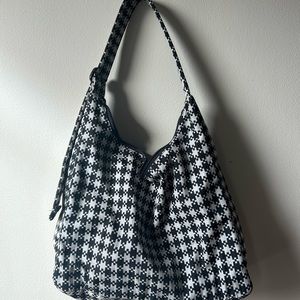 Large pixel houndstooth baggu shoulder bag